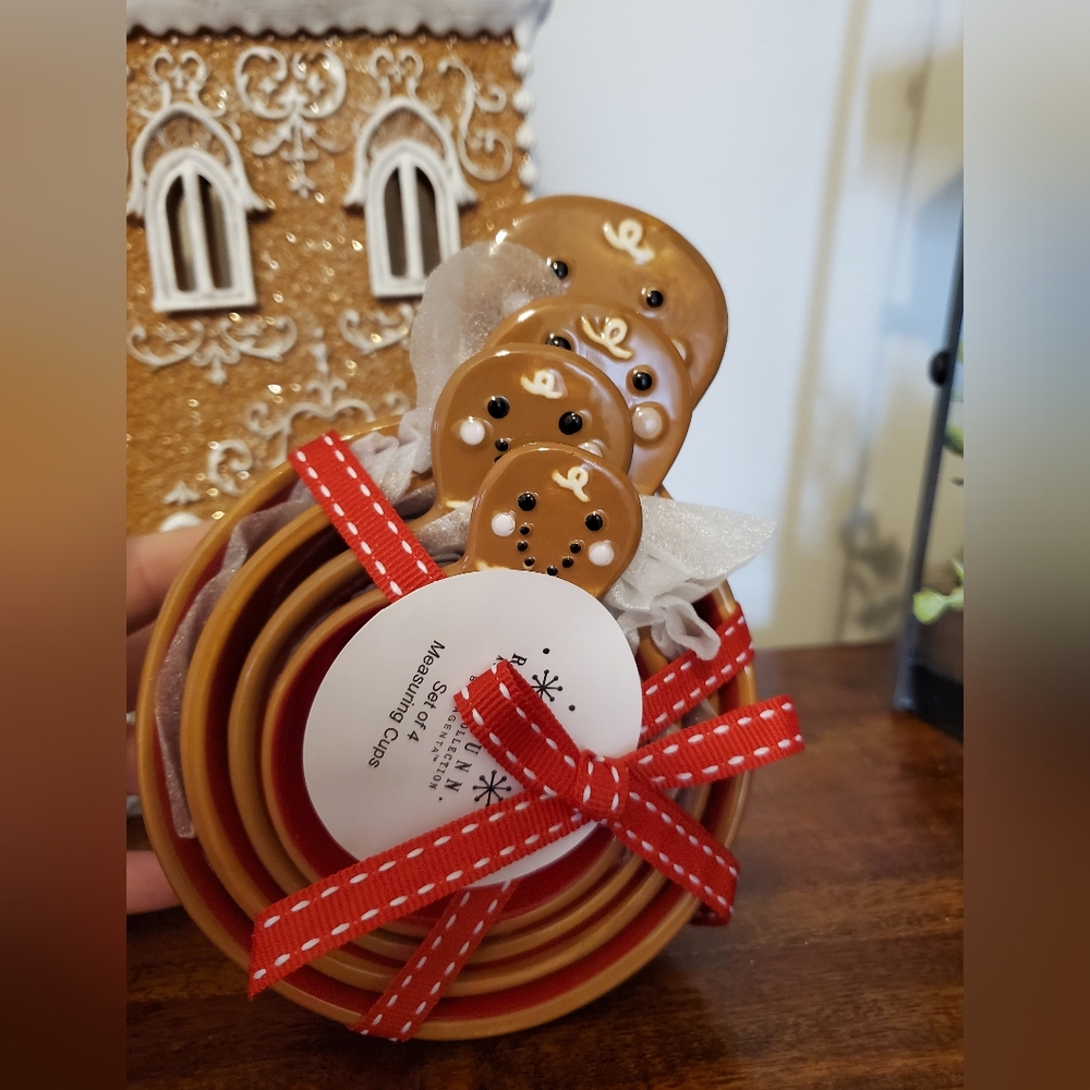 Rae dunn gingerbread measuring cups